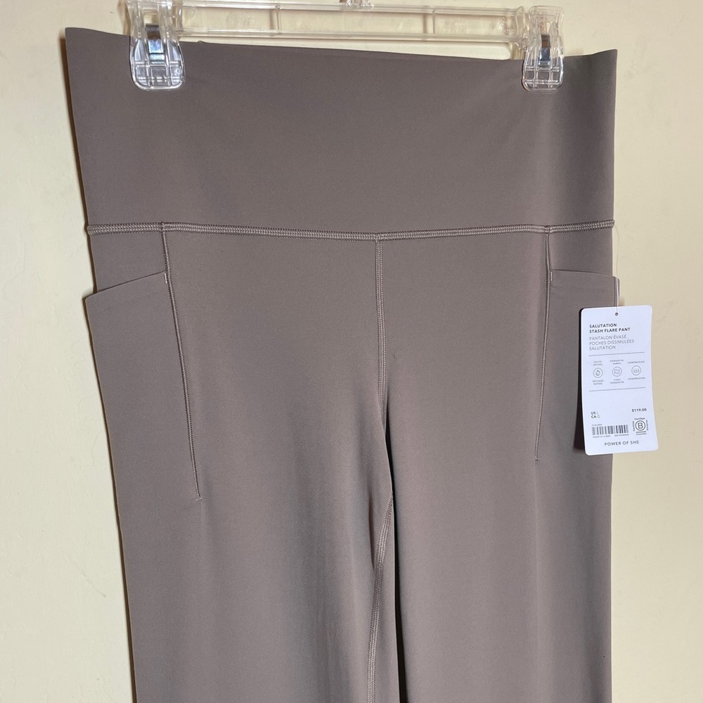 NWT Athleta Salutation Stash Flare Pant. Large - Picture 5 of 10